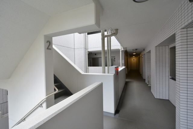 プレジール新宿大久保 外廊下