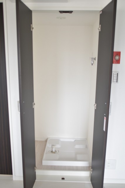 日商岩井碑文谷マンション801　洗濯機置場