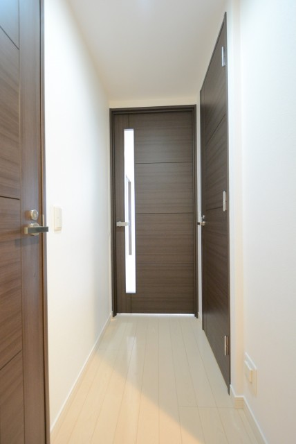 プレジール新宿大久保 玄関