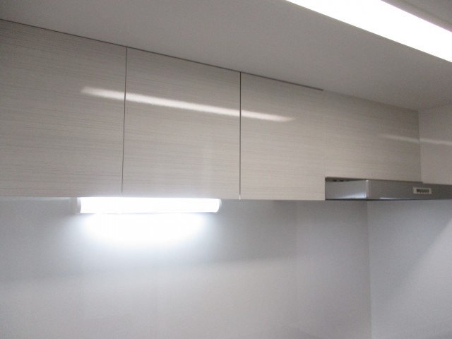 ジェイパーク上池台　３キッチン上部吊戸棚