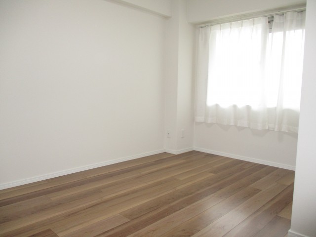 多摩川芙蓉ハイツ　26帖洋室