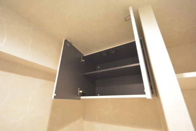 五反田ロイヤルハイツ 面室