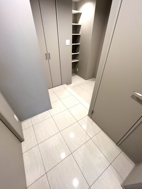 パロス白金 玄関廊下