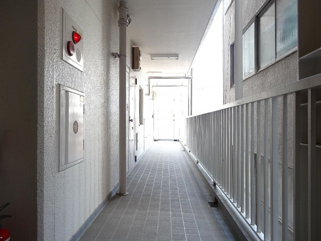 ワコー東日本橋マンション　共用廊下