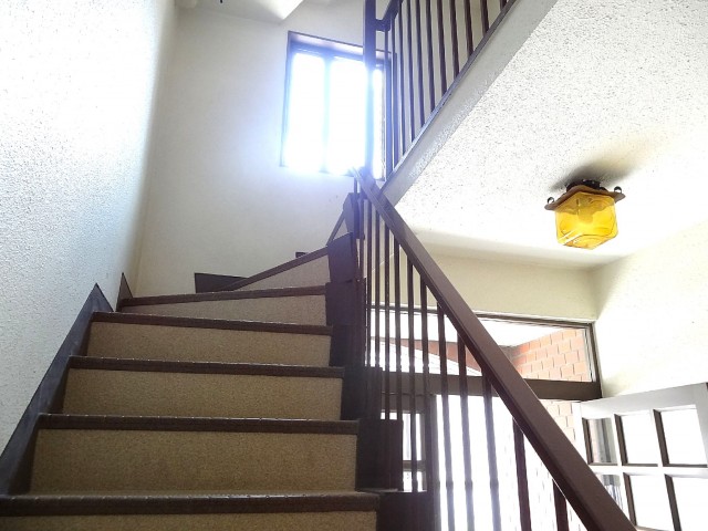 ガーデン東山　共用階段