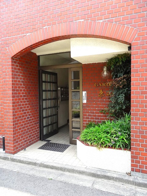 ガーデン東山　エントランス