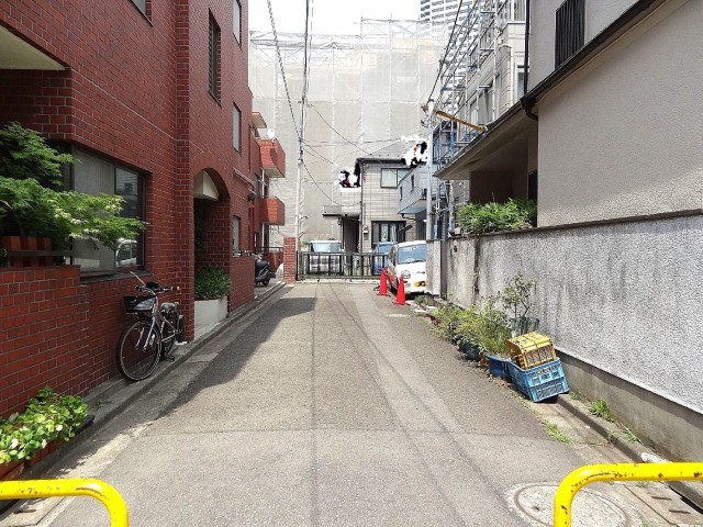 ガーデン東山　前面道路