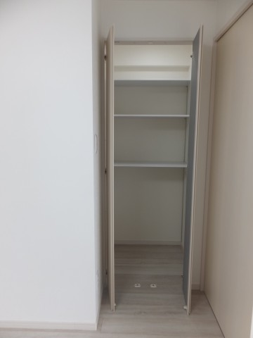 マンション目黒苑　リビング　収納