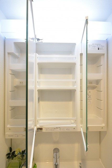 方南町セントラルマンション　三面鏡裏収納