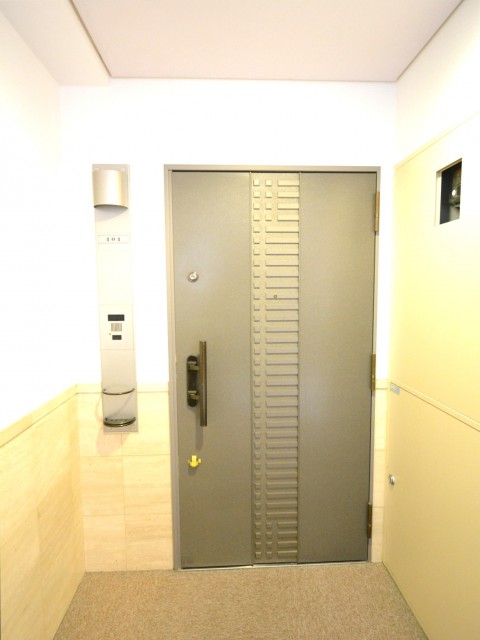 コスモ広尾　玄関前