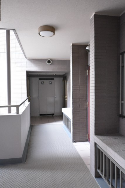 ビラカーサ四谷四丁目　共用廊下