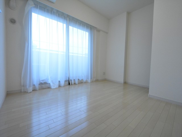 コスモ広尾　洋室6帖