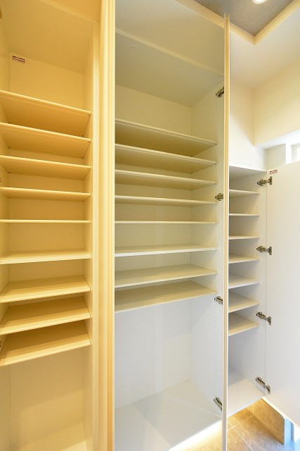 代官山マンション　シューズBOX