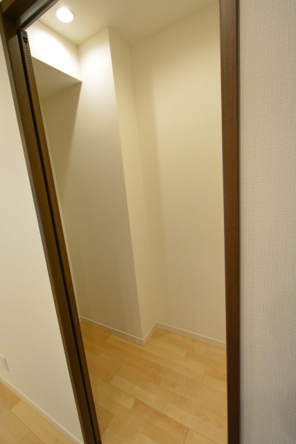 ビラカーサ四谷四丁目　廊下収納