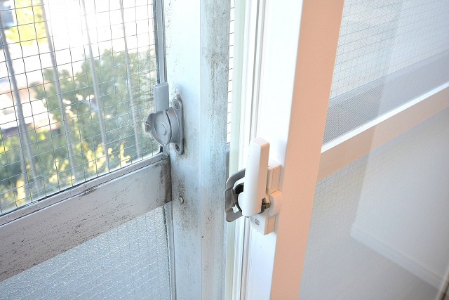 エントピア五月園　キッチンのバルコニー二重サッシ