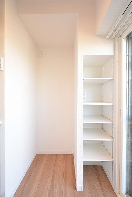 エントピア五月園　キッチンの収納棚