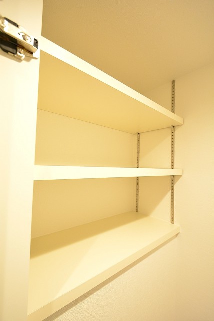 築地永谷コーポラス　ランドリースペースの棚