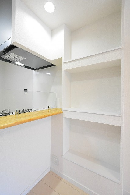 フジマンションウイスタリア　LDKの棚