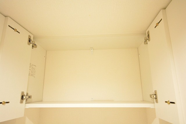 コスモ自由が丘　トイレ吊戸棚