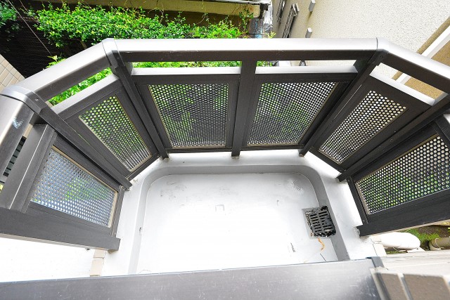 コスモ自由が丘　5.4帖洋室室外機置き場