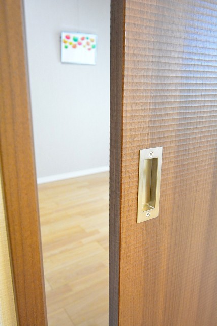 コスモ自由が丘　5.9帖洋室のドア