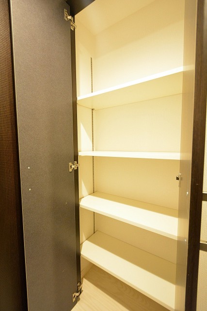 グランコピエ広尾　廊下収納