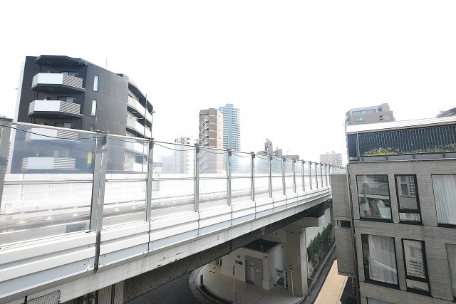 グランコピエ広尾　6.4帖洋室のバルコニー眺望