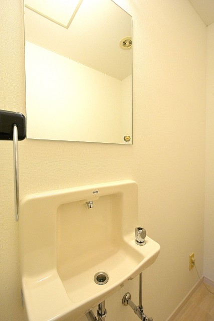 エステージ上野毛　トイレ手洗い場