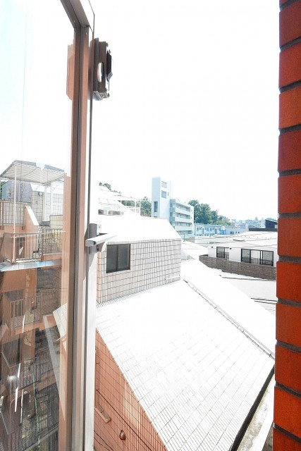 ライオンズマンション広尾第2　6.8帖洋室窓