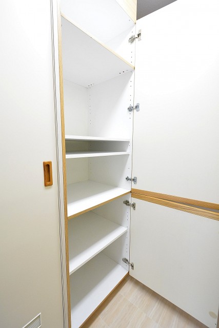 エステージ上野毛　キッチン内の食器棚