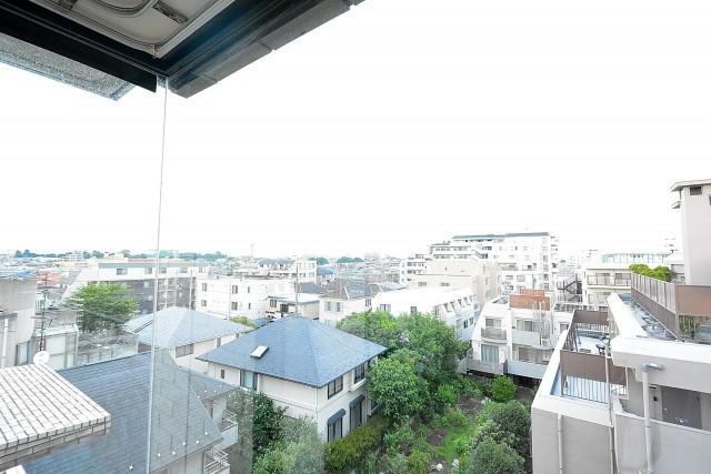 エステージ上野毛　7.4帖洋室の出窓眺望