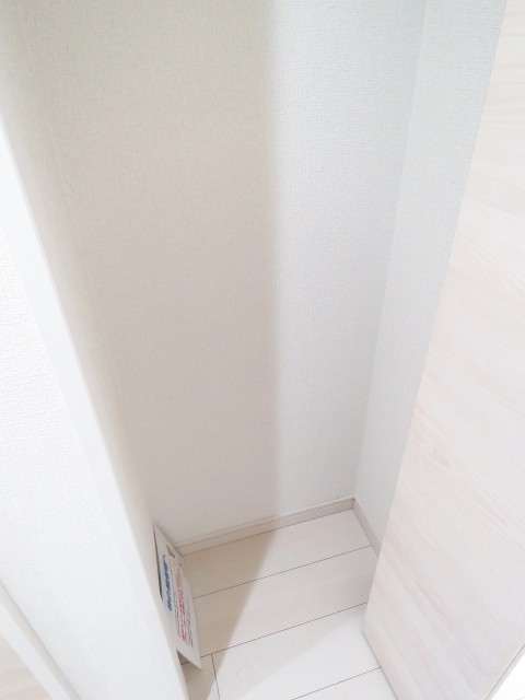 メイツ大井町　廊下収納