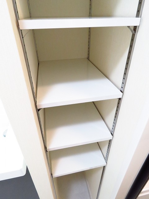 メイツ大井町　洗面室収納