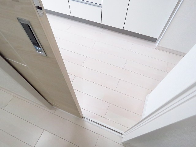 メイツ大井町　廊下からキッチンへ