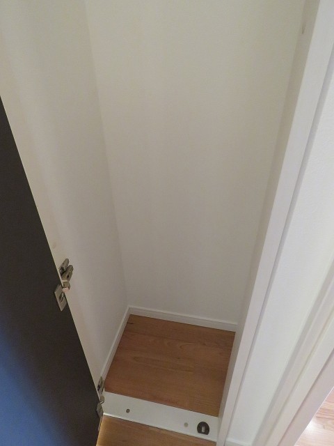 五反田サニーフラット　廊下収納