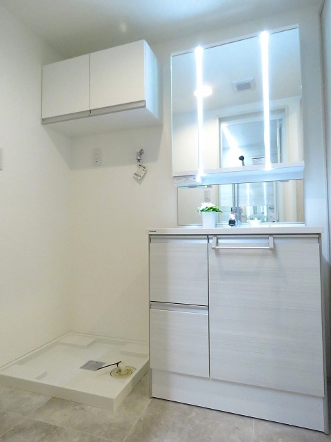 恒陽馬込マンション　洗濯機置場と洗面化粧台