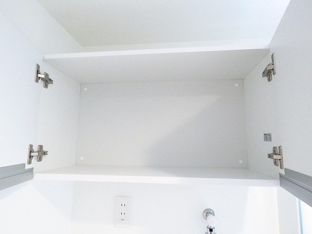 恒陽馬込マンション　洗濯機置場上の収納