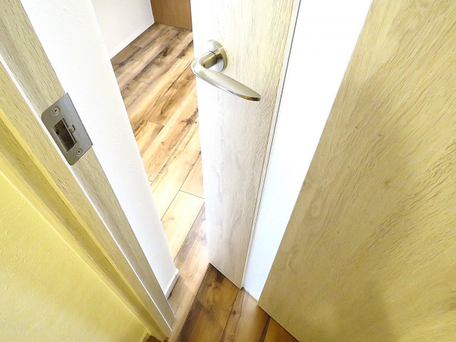 秀和恵比寿レジデンス　LDK扉