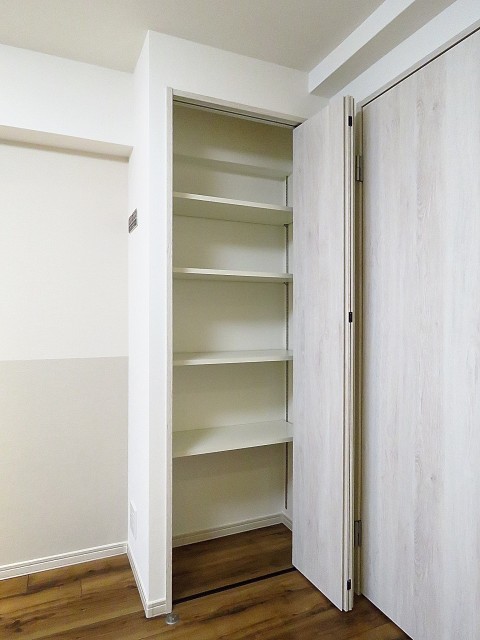 秀和恵比寿レジデンス　リビング収納