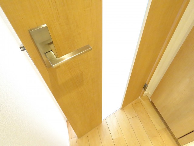 ネオハイツ田町　ダイニングキッチン扉