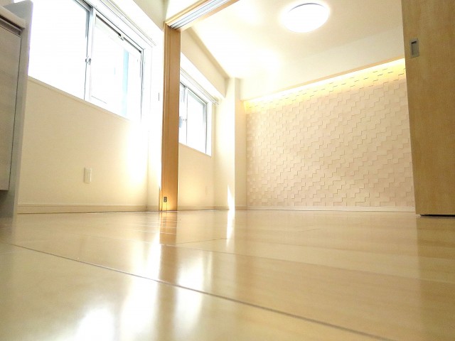 ネオハイツ田町　ダイニングキッチン+洋室