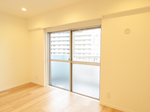 学芸大ダイヤモンドマンション　洋室約7.3帖窓