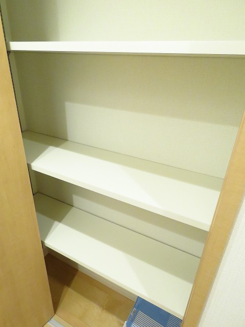 日商岩井第2玉川台マンション　廊下収納