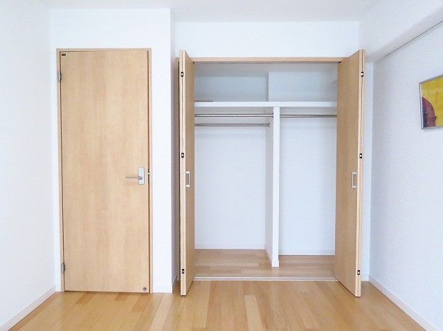 日商岩井第2玉川台マンション　洋室約6.3帖収納
