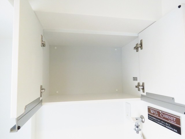 東山コーポラス　洗濯機置場上の収納