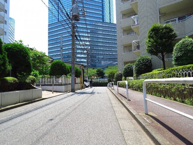 マンション御殿山　エントランス前道路