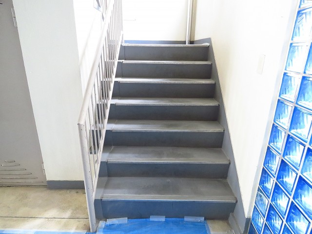 自由ヶ丘第七コーポ　共用階段