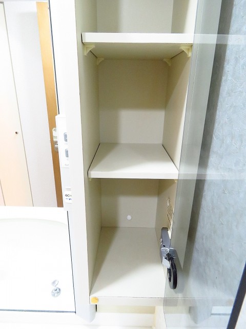 朝日シティパリオ島津山　洗面化粧台横収納