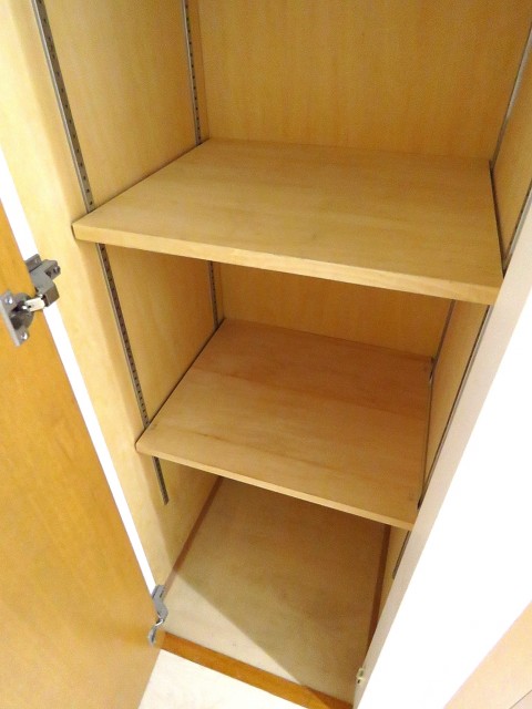 朝日シティパリオ島津山　廊下収納