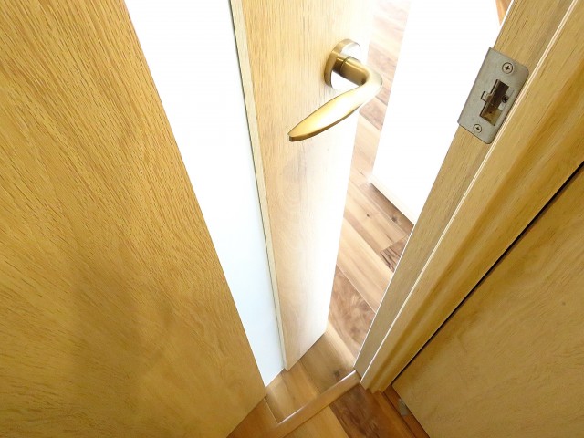 シャンボール池田山　LDK扉